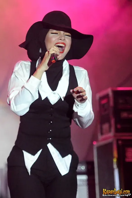 Foto Dewi Sandra