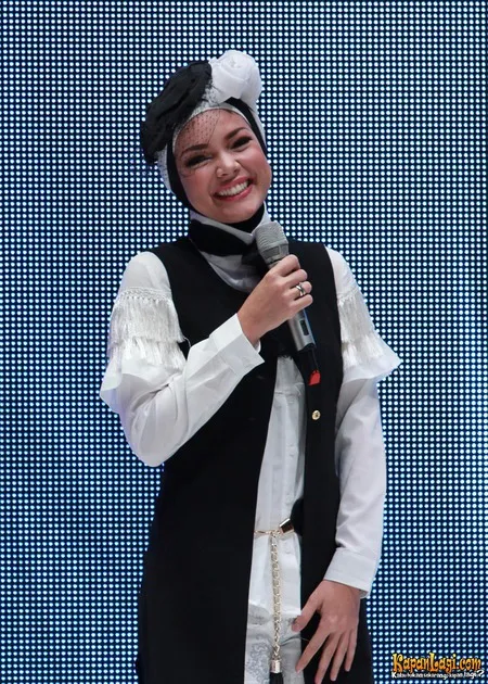 Foto Dewi Sandra. Nomor Foto: 1620