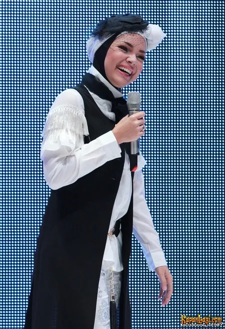 Foto Dewi Sandra