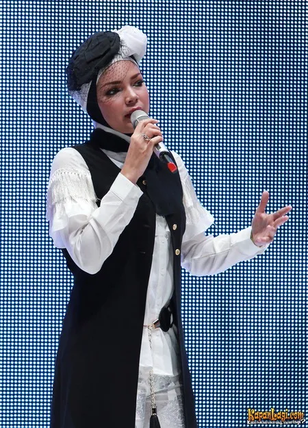 Foto Dewi Sandra