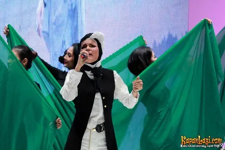Foto Dewi Sandra