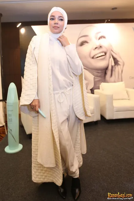 Foto Dewi Sandra. Nomor Foto: 1828