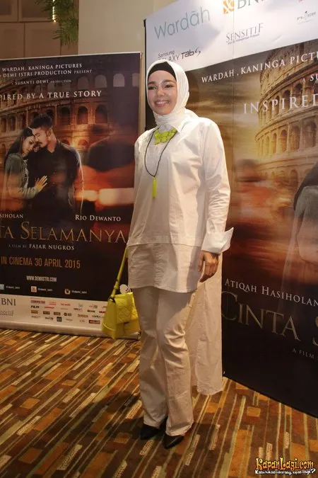 Foto Dewi Sandra