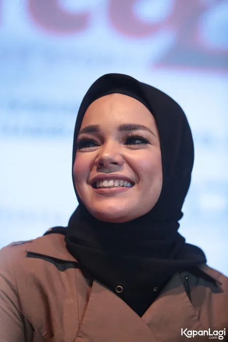 Foto Dewi Sandra