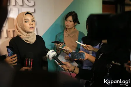 Foto Dewi Sandra