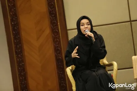 Foto Dewi Sandra