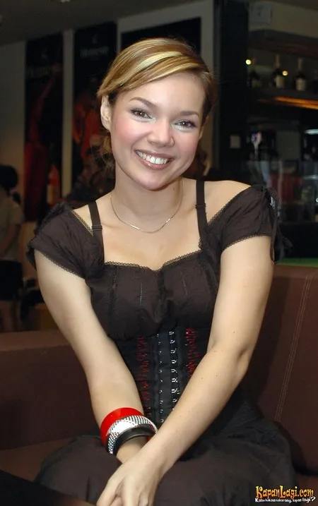 Foto Dewi Sandra