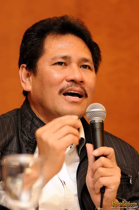 Foto Dharma Oratmangun