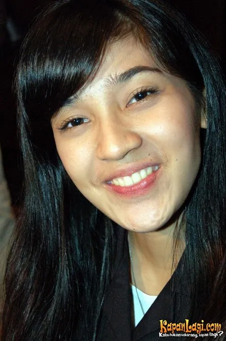 Foto Dhini Aminarti