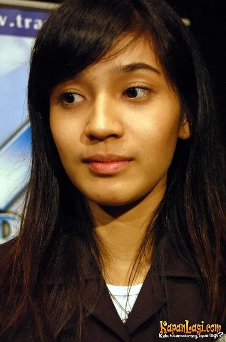 Foto Dhini Aminarti