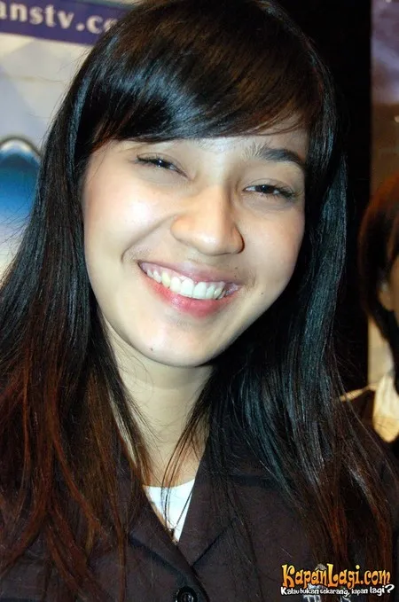 Foto Dhini Aminarti