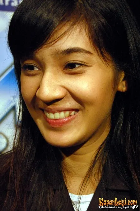 Foto Dhini Aminarti