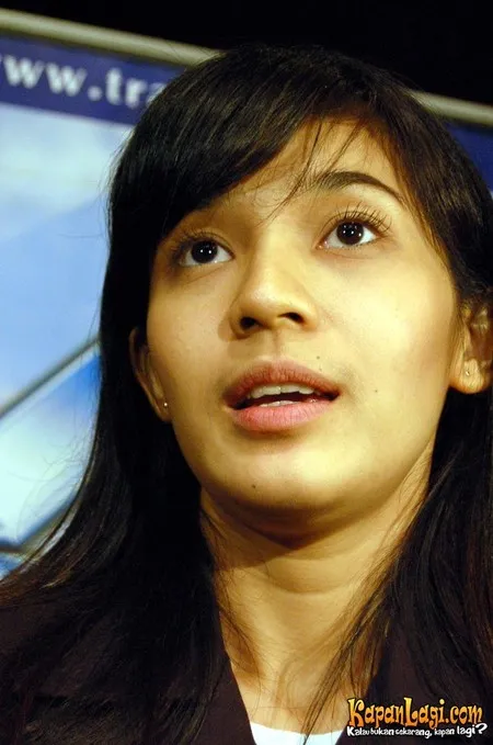 Foto Dhini Aminarti