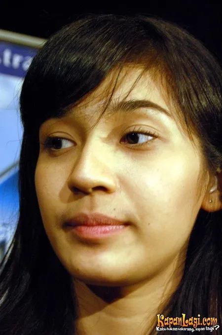 Foto Dhini Aminarti