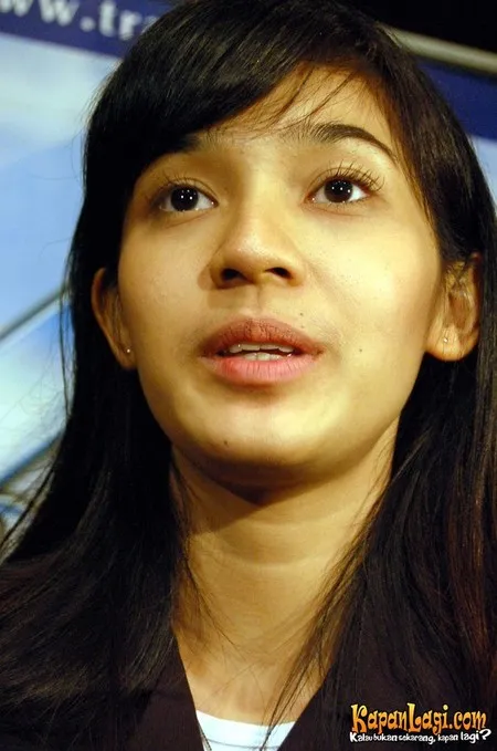 Foto Dhini Aminarti