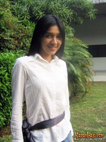 Foto Dhini Aminarti