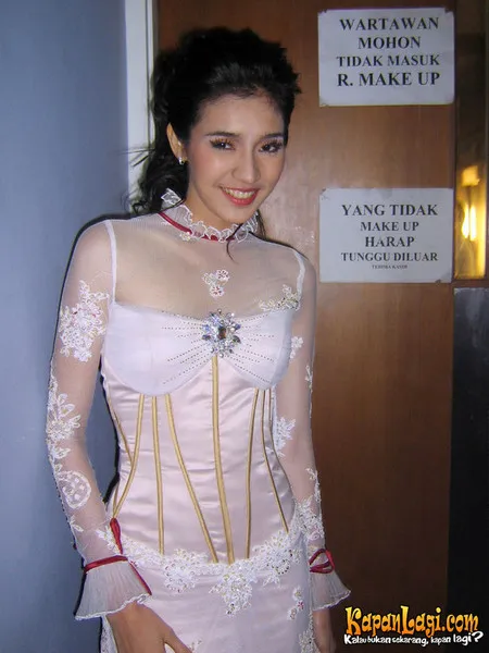 Foto Dhini Aminarti