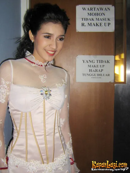 Foto Dhini Aminarti