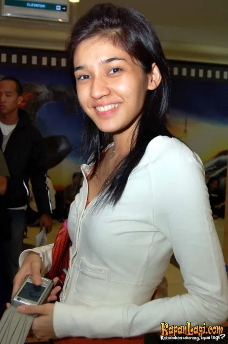 Foto Dhini Aminarti