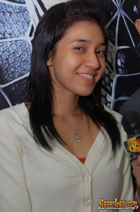 Foto Dhini Aminarti