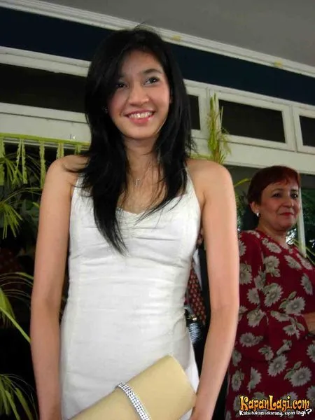 Foto Dhini Aminarti