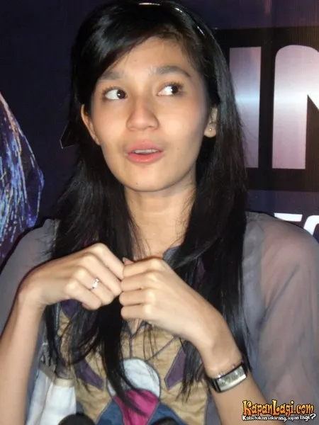 Foto Dhini Aminarti