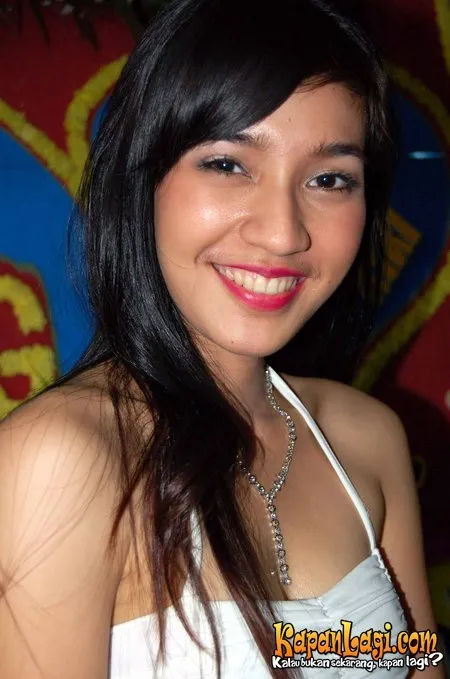 Foto Dhini Aminarti