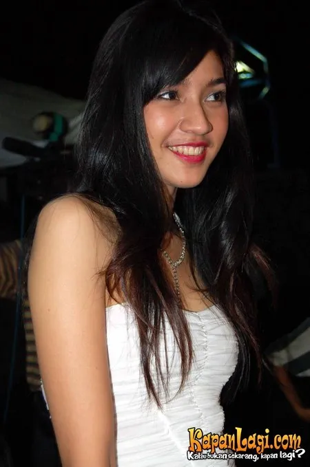 Foto Dhini Aminarti