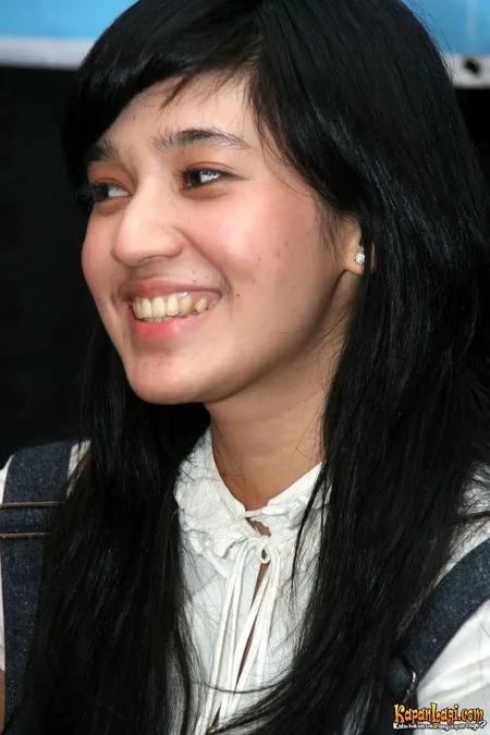 Foto Dhini Aminarti