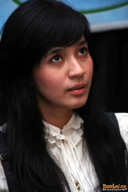 Foto Dhini Aminarti