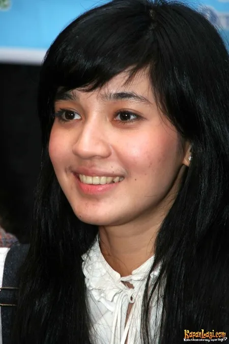 Foto Dhini Aminarti
