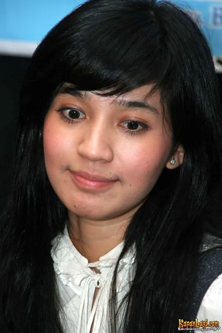 Foto Dhini Aminarti