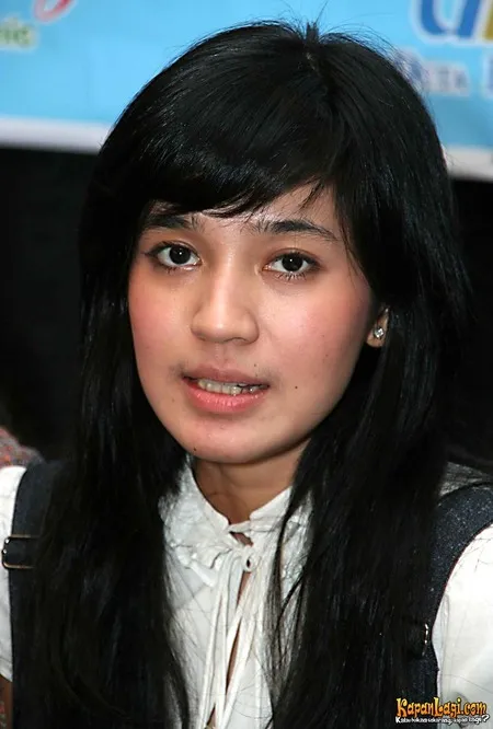 Foto Dhini Aminarti