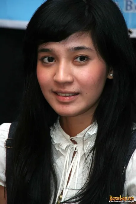Foto Dhini Aminarti