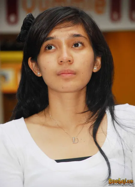 Foto Dhini Aminarti