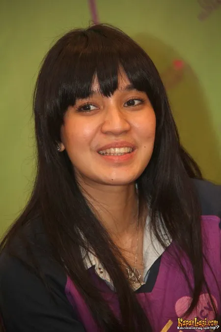 Foto Dhini Aminarti