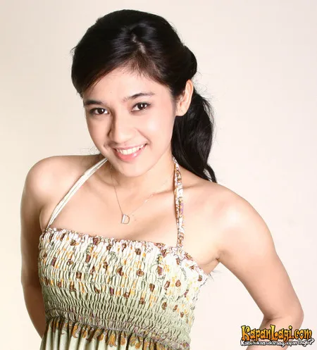 Foto Dhini Aminarti