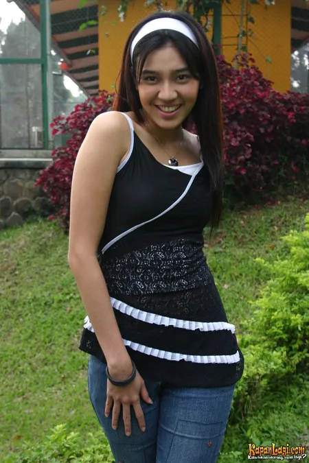 Foto Dhini Aminarti