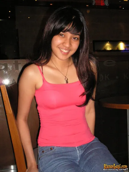 Foto Dhini Aminarti
