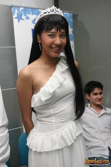 Foto Dhini Aminarti