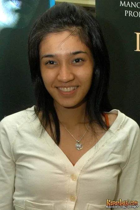 Foto Dhini Aminarti