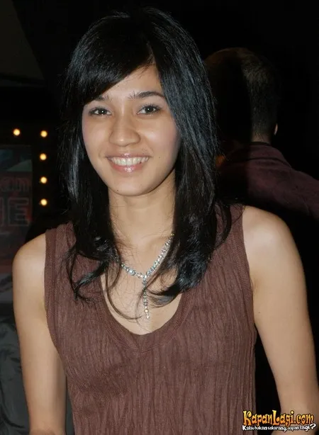 Foto Dhini Aminarti