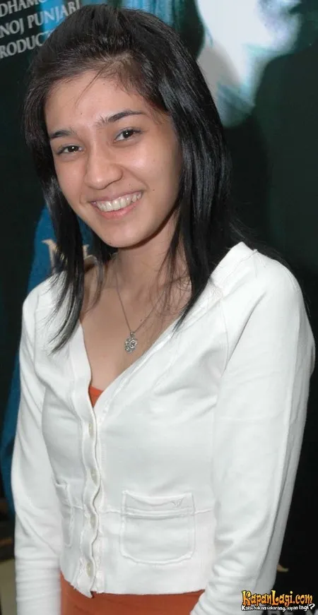 Foto Dhini Aminarti