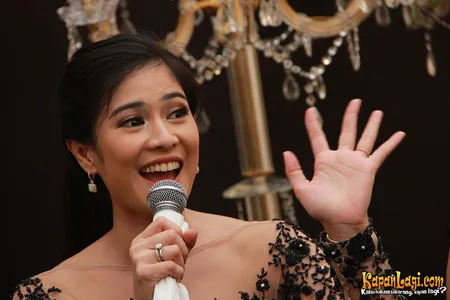 Foto Dian Sastrowardoyo