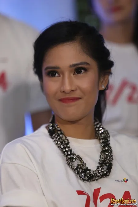 Foto Dian Sastrowardoyo