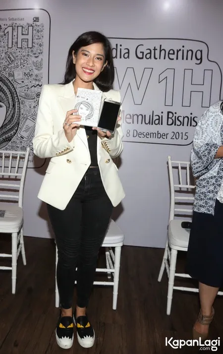 Foto Dian Sastrowardoyo