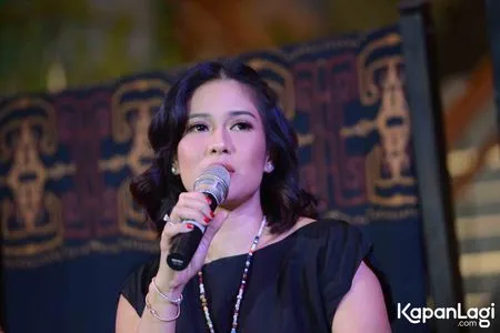 Foto Dian Sastrowardoyo