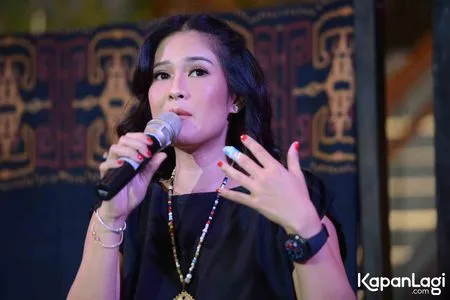 Foto Dian Sastrowardoyo