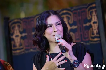 Foto Dian Sastrowardoyo