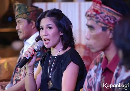 Foto Dian Sastrowardoyo